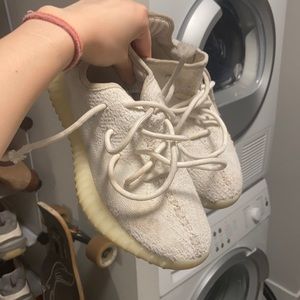 Yeezy boost 350 v2 white sneakers